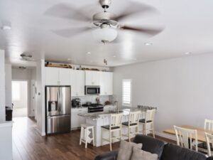 ceiling-fan-in-modern-kitchen
